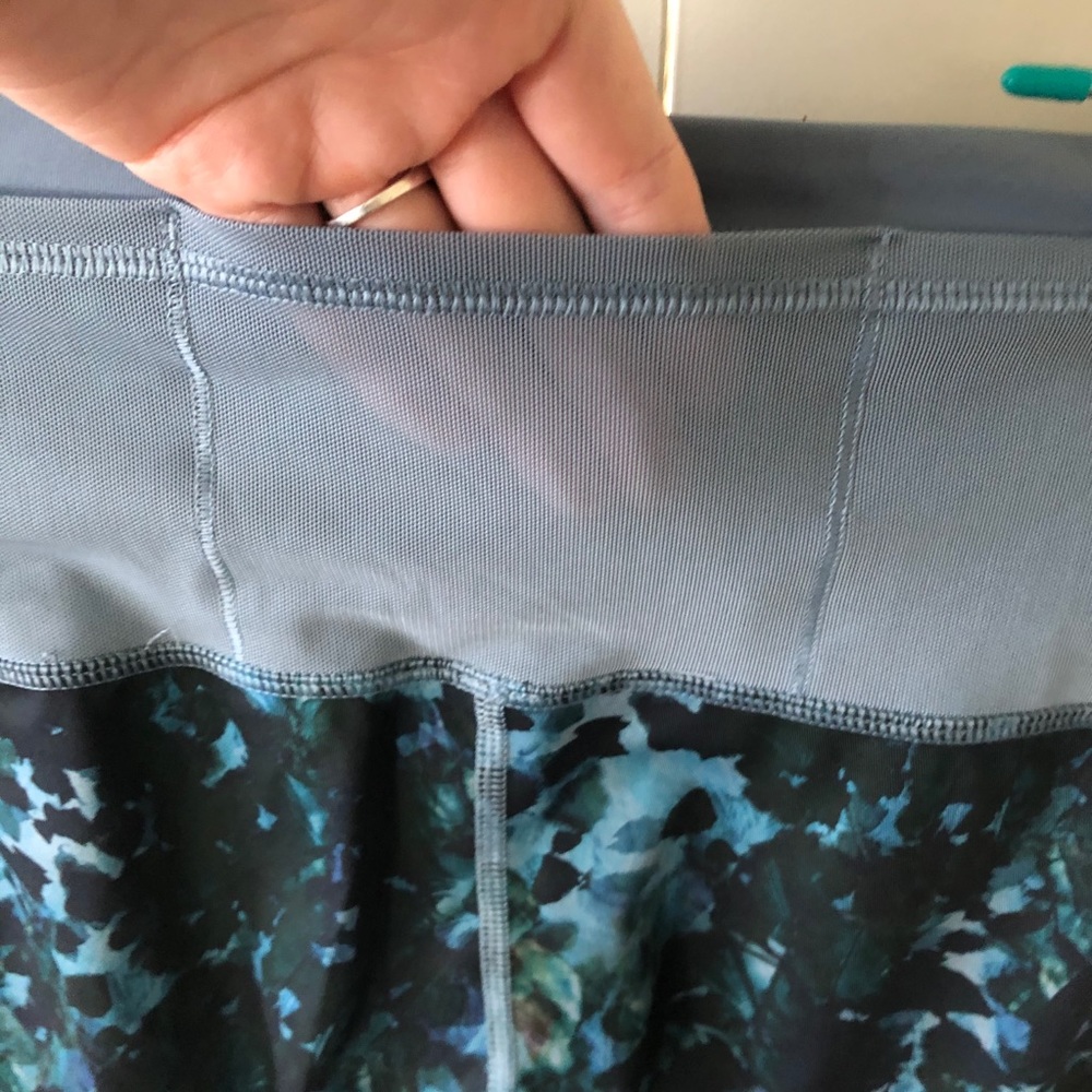 Lululemon Running In The City Blue Mesh Panels 7/8 Workout Leggings - Picture 6 of 12
